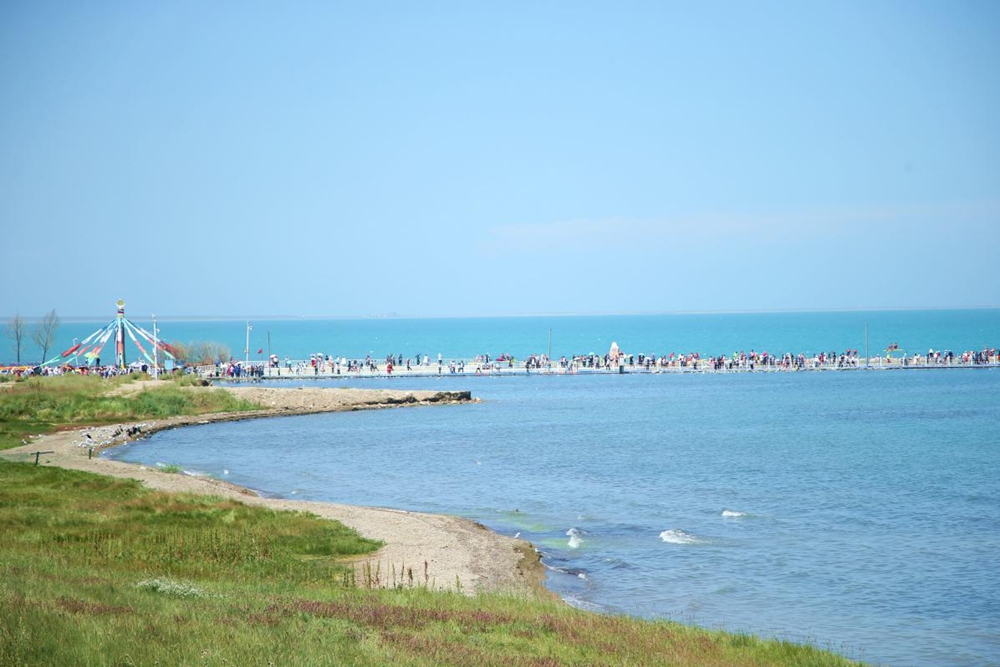 水碧天藍(lán)，青海湖秋光正好